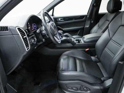 Certified 2022 Porsche Cayenne AWD/4WD image 22
