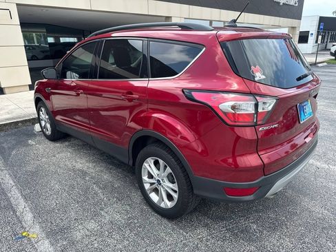 Used 2018 Ford Escape SE w/ SE Sync 3 Package FWD image 11
