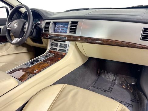 Used 2012 Jaguar XF image 33