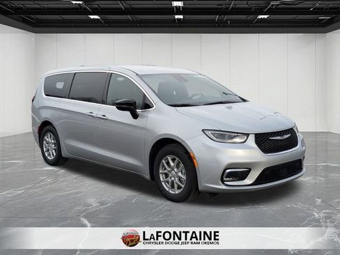 New 2026 Chrysler Pacifica Select image 7