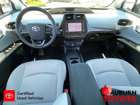 Certified 2022 Toyota Prius L Eco FWD image 26