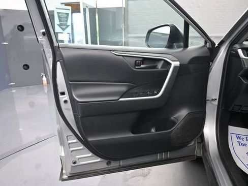 Used 2022 Toyota RAV4 LE FWD image 10