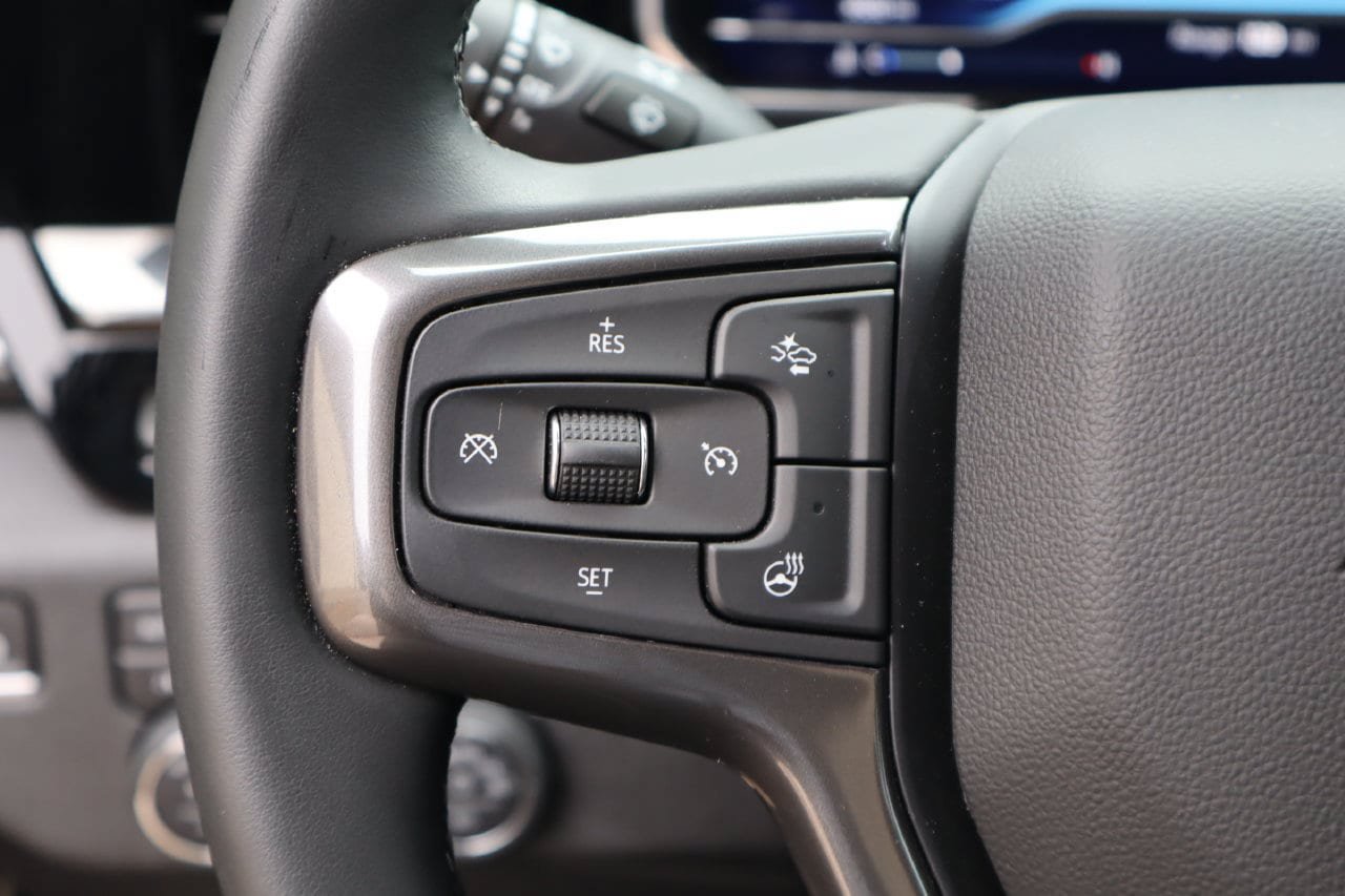 Used 2025 Chevrolet Silverado 2500 ZR2 w/ Technology Package AWD/4WD image 24
