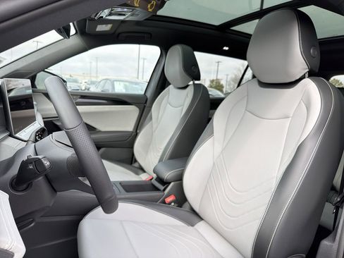 New 2026 Volkswagen Tiguan SE R-Line FWD image 12