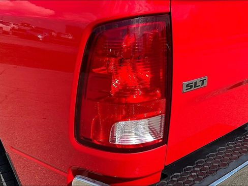 Used 2022 RAM 1500 Classic SLT AWD/4WD image 28