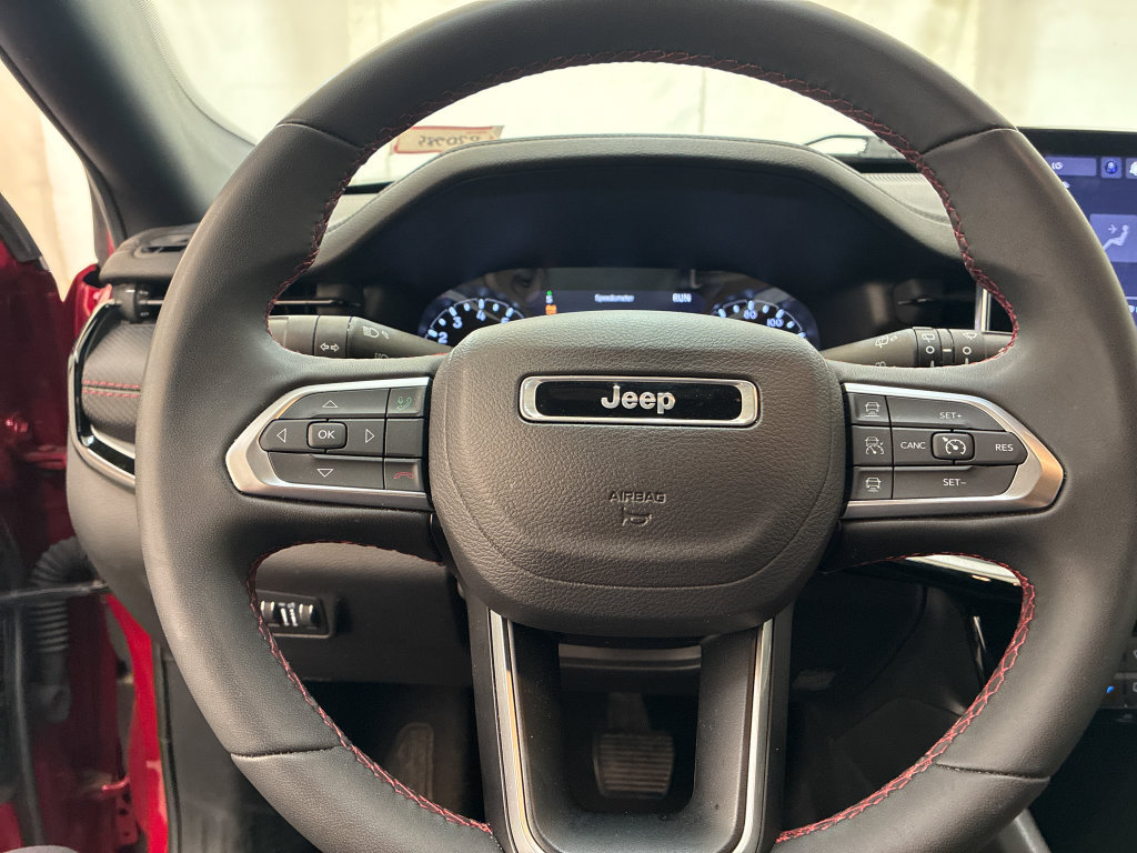 Used 2025 Jeep Compass Trailhawk AWD/4WD image 15