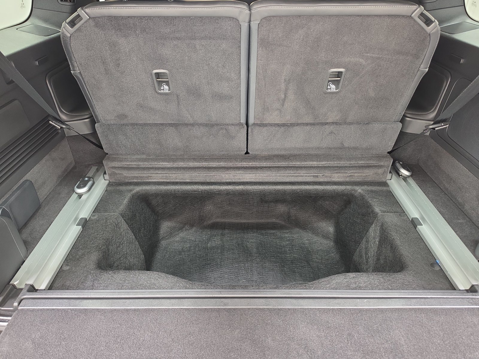 Used 2025 Rivian R1S Adventure Dual AWD/4WD image 26