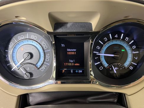 Used 2010 Buick LaCrosse CXS image 28