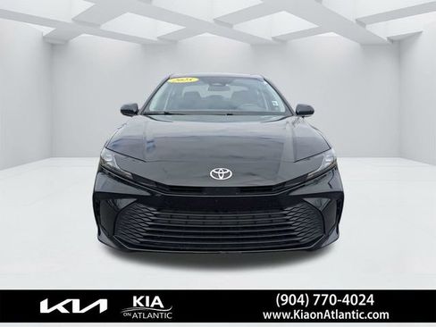 Used 2025 Toyota Camry LE image 8