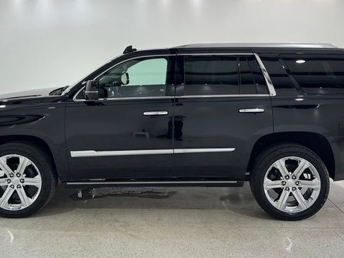 Used 2018 Cadillac Escalade Premium Luxury AWD/4WD image 2
