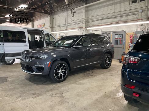 Used 2024 Jeep Grand Cherokee Summit AWD/4WD image 19