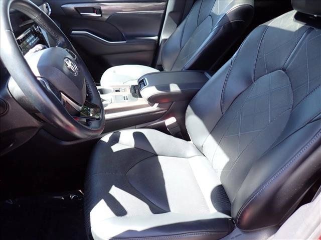 Certified 2021 Toyota Highlander Platinum AWD/4WD image 14