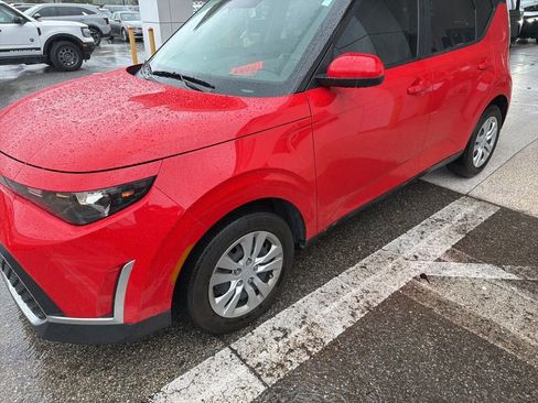 Certified 2023 Kia Soul LX image 3