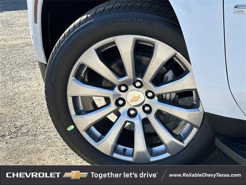 New 2026 Chevrolet Suburban Premier image 10