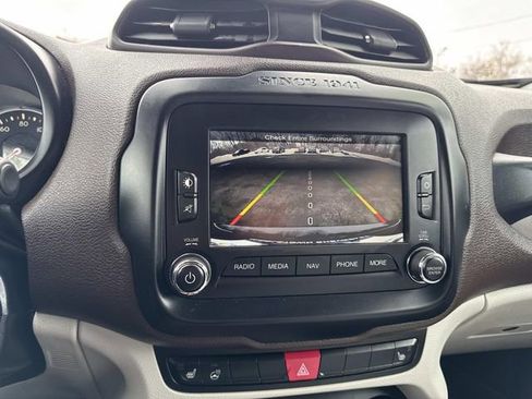 Used 2016 Jeep Renegade Limited image 19