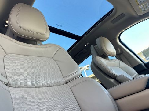 Certified 2023 Lincoln Aviator Reserve w/ Equipment Group 201A image 17