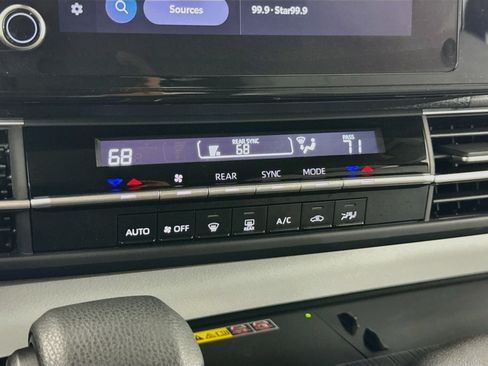 Certified 2026 Toyota Sienna LE AWD/4WD image 17