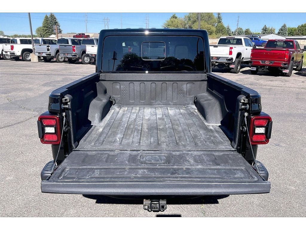 Used 2024 Jeep Gladiator Rubicon AWD/4WD image 11