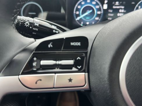 Used 2025 Hyundai Elantra Limited FWD image 28