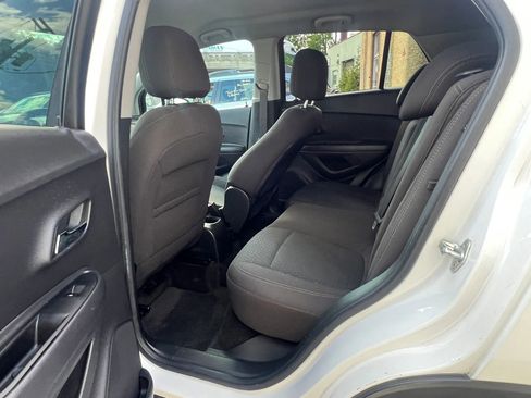 Used 2020 Chevrolet Trax LS w/ Tint and Cruise Package AWD/4WD image 28