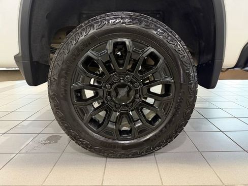 Used 2025 Chevrolet Silverado 2500 High Country w/ Technology Package AWD/4WD image 9
