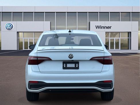 Used 2024 Volkswagen Jetta SE w/ Panoramic Sunroof Package image 5