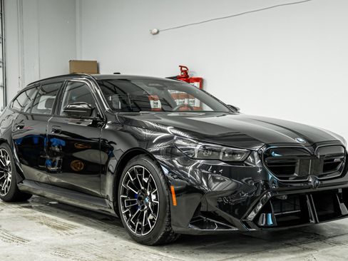 Used 2025 BMW M5 Touring w/ M Driver's Package AWD/4WD image 3