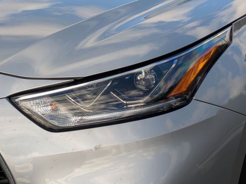 Used 2023 Toyota Highlander Limited image 7