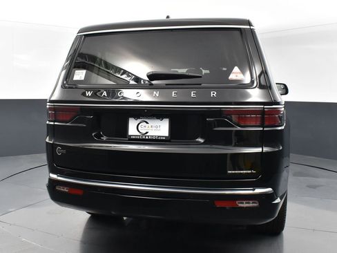 Used 2023 Jeep Wagoneer L Series III w/ Premium Group I image 5
