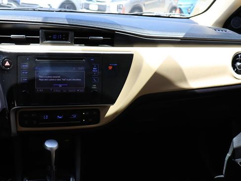 Used 2018 Toyota Corolla LE w/ Carpet Mat Package (TMS) FWD image 43