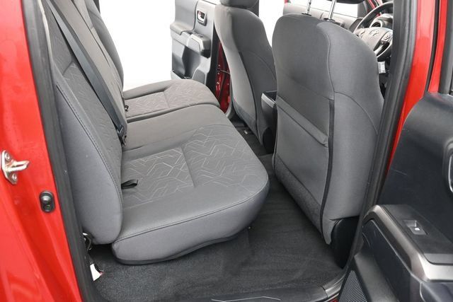Used 2017 Toyota Tacoma TRD Off-Road AWD/4WD image 34