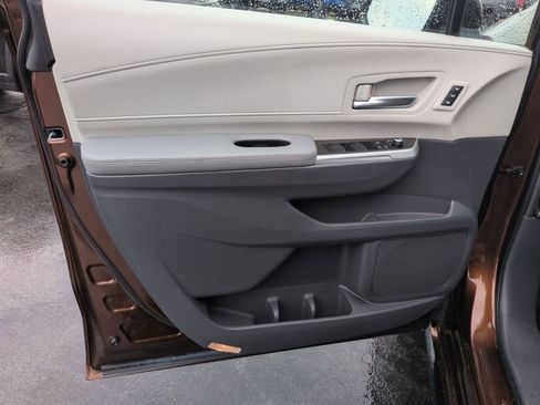 Used 2024 Toyota Sienna Limited image 10