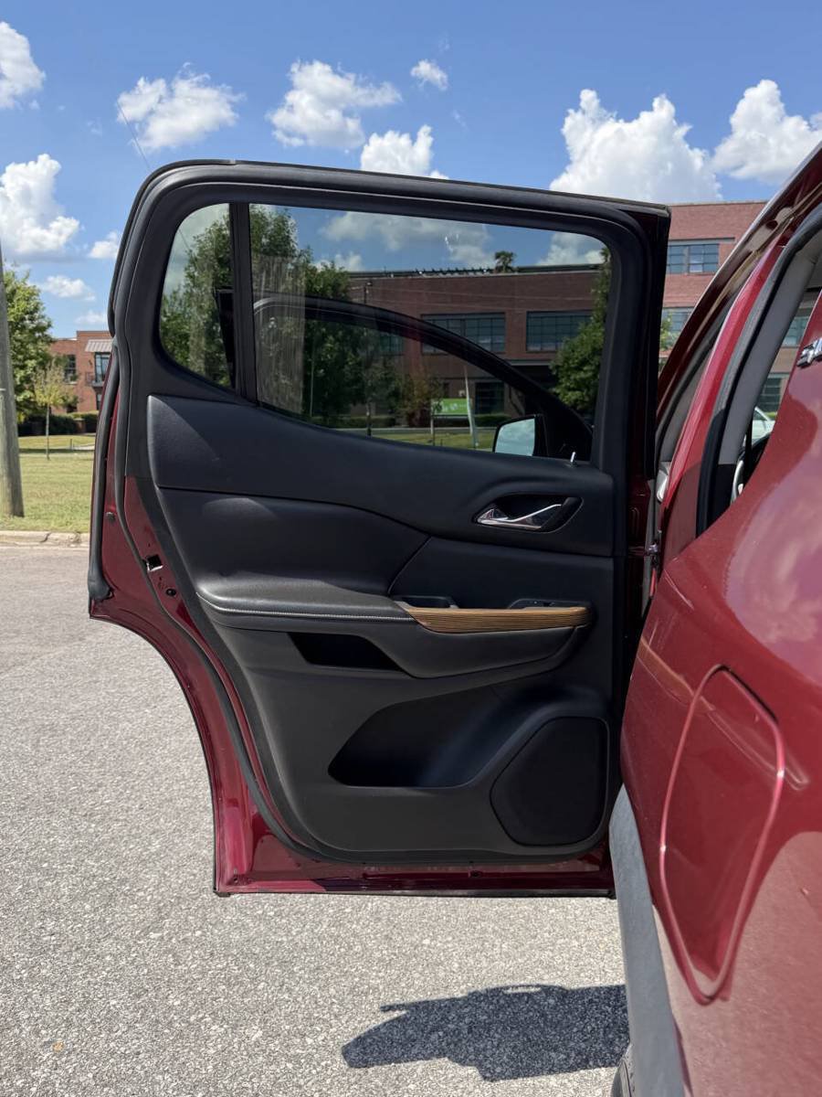 Used 2018 GMC Acadia SLE FWD image 17