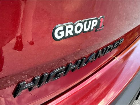 Used 2019 Toyota Highlander SE w/ Nightshade Edition AWD/4WD image 10