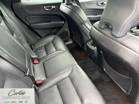 Used 2023 Volvo XC60 B5 Plus image 15