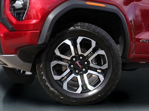 Used 2026 GMC Canyon AT4 w/ Technology Plus Package AWD/4WD image 4