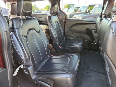 Used 2023 Chrysler Pacifica Touring-L w/ S Appearance Package image 19