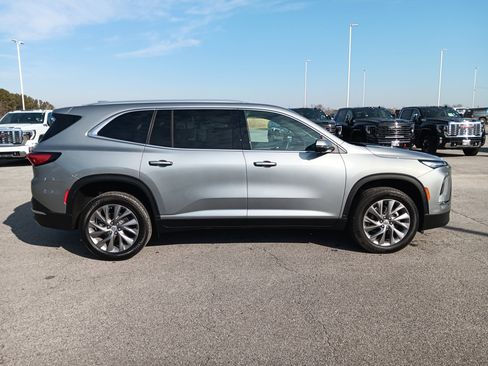 Used 2025 Buick Enclave Preferred image 5