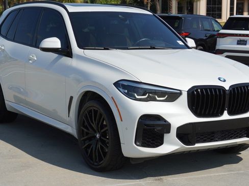 Used 2022 BMW X5 sDrive40i w/ M Sport Package RWD image 3