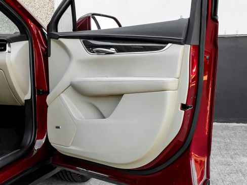 Used 2018 Cadillac XT5 FWD image 50