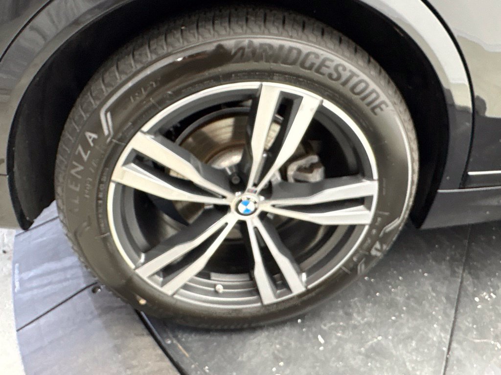 Used 2024 BMW X7 xDrive40i w/ M Sport Package AWD/4WD image 17