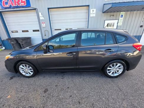 Used 2012 Subaru Impreza 2.0i Premium w/ All-Weather Pkg image 8