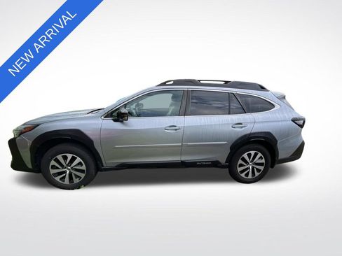 Used 2023 Subaru Outback Premium AWD/4WD image 6