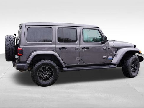 Used 2022 Jeep Wrangler Unlimited Sahara w/ Cold Weather Group image 4