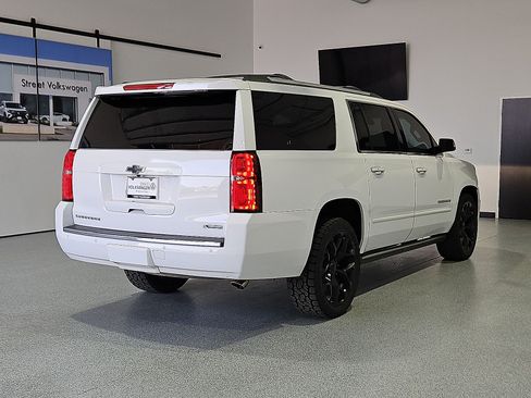 Used 2018 Chevrolet Suburban Premier AWD/4WD image 8