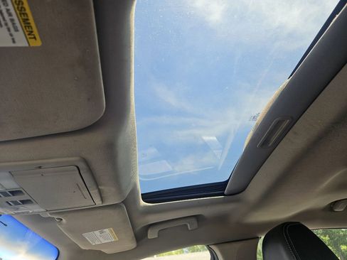 Used 2011 Ford Taurus SEL image 18