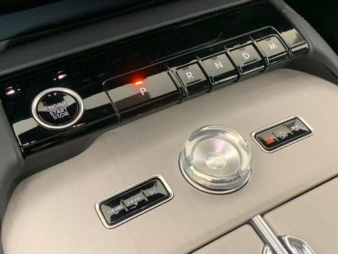 New 2025 Lincoln Navigator L Reserve w/ Jet Appearance Package image 17