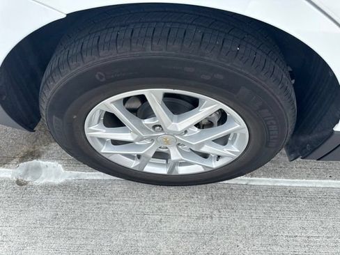 Used 2024 Chevrolet Equinox LT FWD image 23