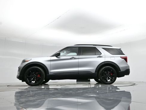 Used 2023 Ford Explorer ST w/ Equipment Group 401A image 8