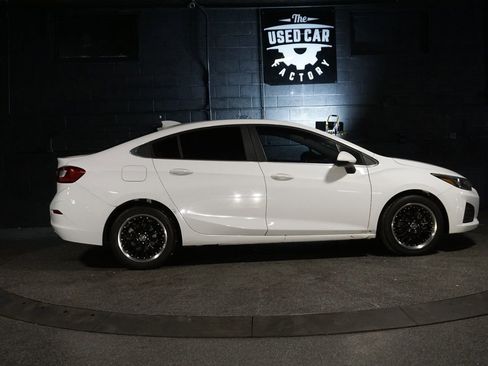 Used 2019 Chevrolet Cruze LT w/ LT Fleet Convenience Package FWD image 7